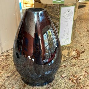 Teardrop pedestal shade